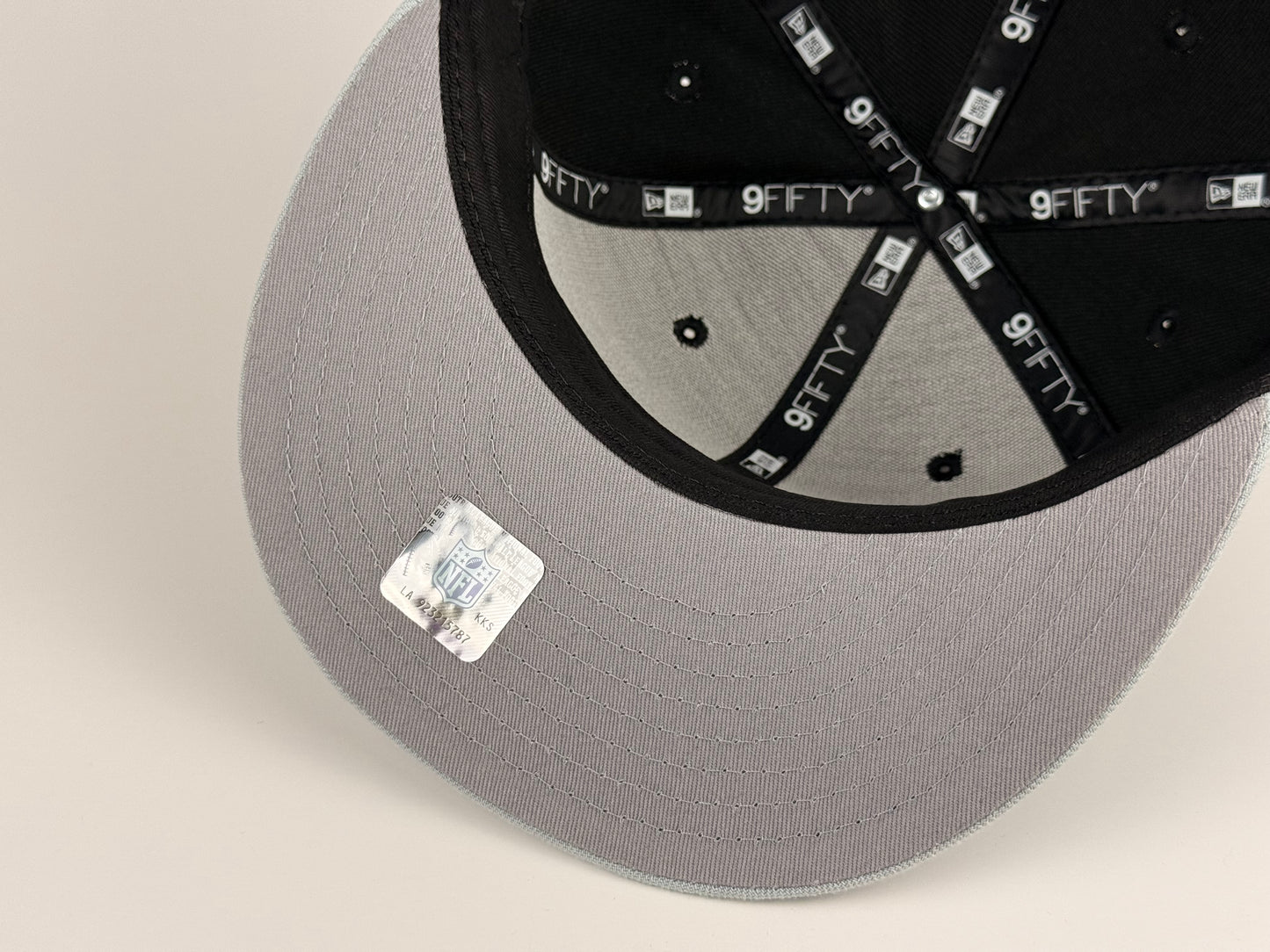 Las Vegas Raiders NFL New Era Cap 9FIFTY Snapback Hat Black Crown Gray Visor