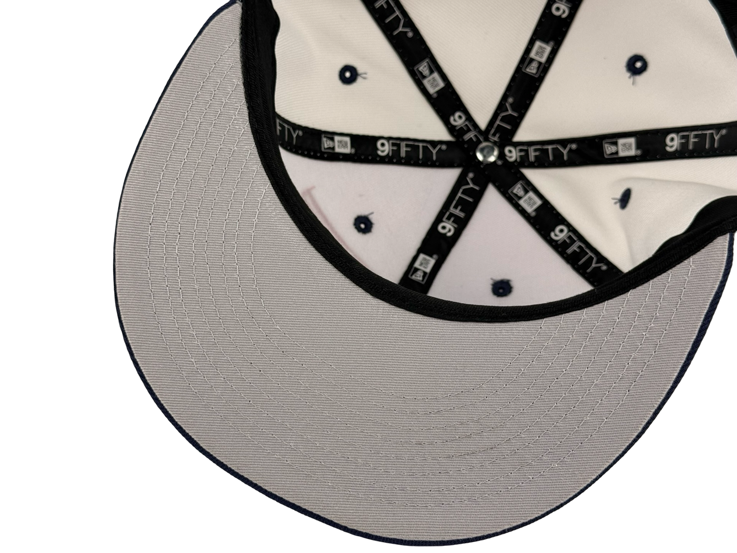 Chicago White Sox MLB New Era Cap 9FIFTY Snapback Hat White Crown Navy Blue Visor
