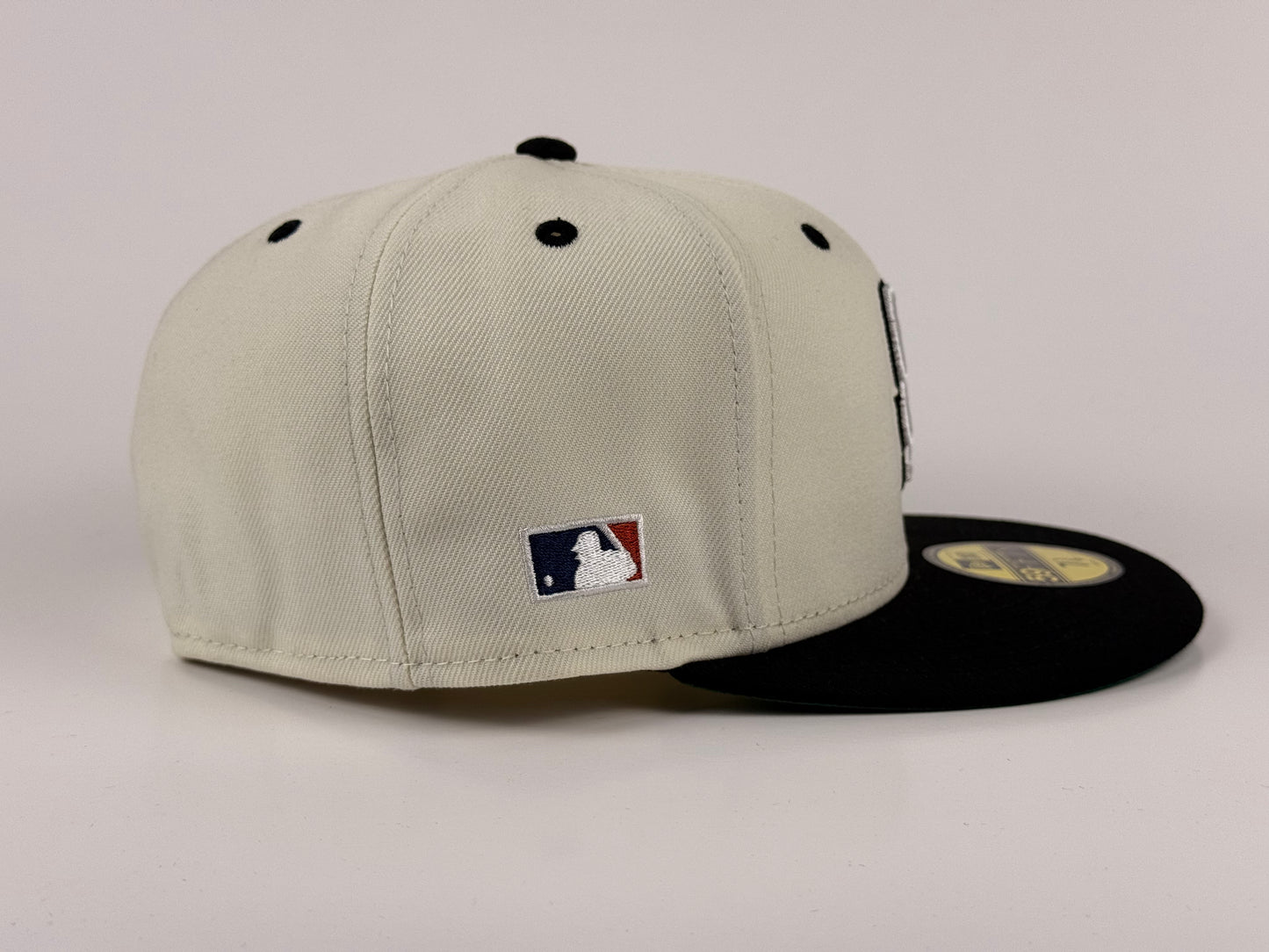 San Diego Padres New Era Cap 59FIFTY Fitted Hat Cream Crown Black Visor Green Underbrim Batterman Side Patch