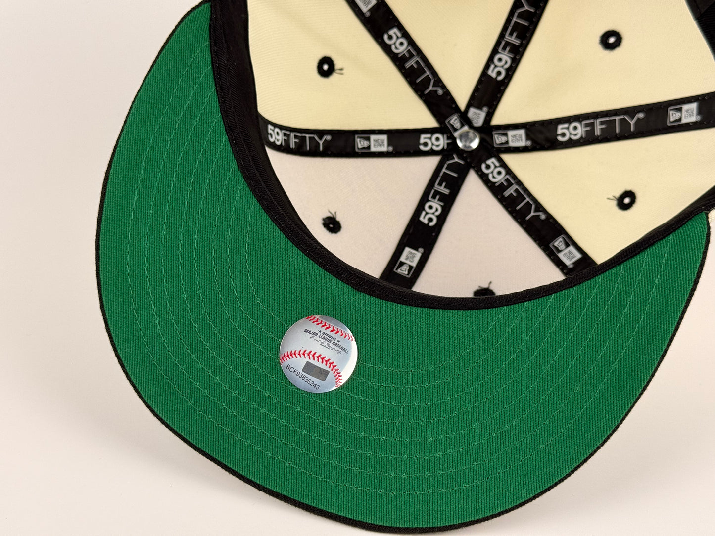 San Diego Padres New Era Cap 59FIFTY Fitted Hat Cream Crown Black Visor Green Underbrim Batterman Side Patch