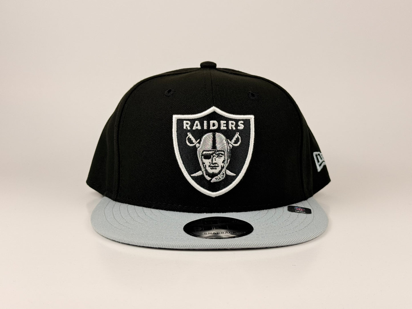 Las Vegas Raiders NFL New Era Cap 9FIFTY Snapback Hat Black Crown Gray Visor