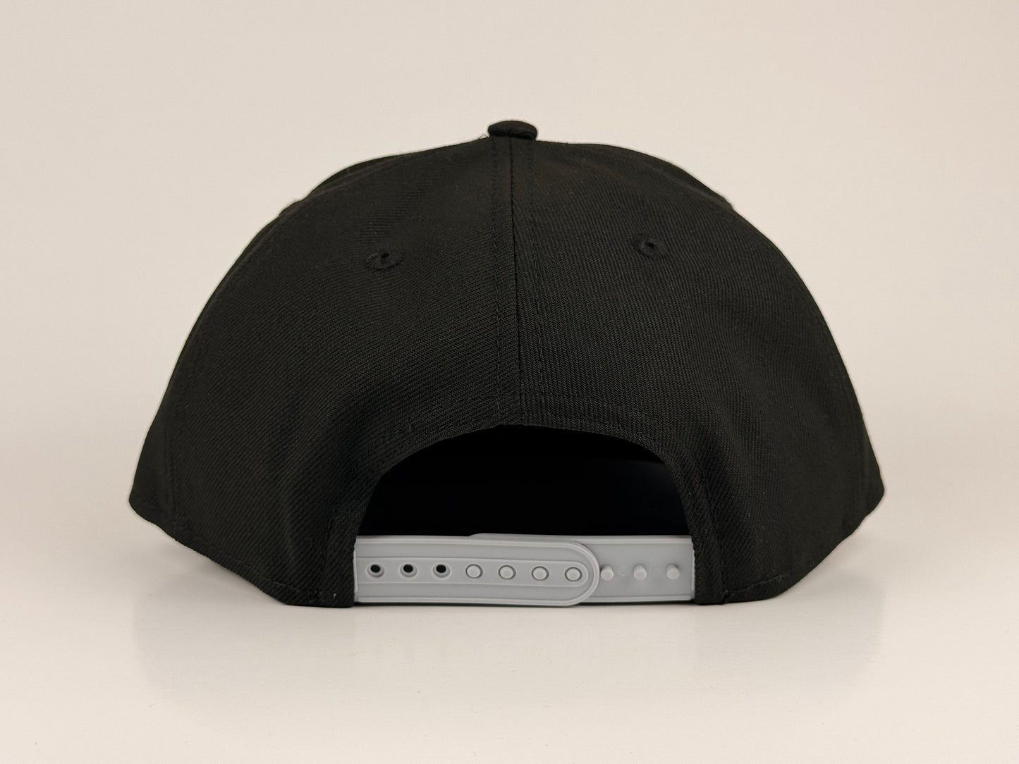 Las Vegas Raiders NFL New Era Cap 9FIFTY Snapback Hat Black Crown Gray Visor