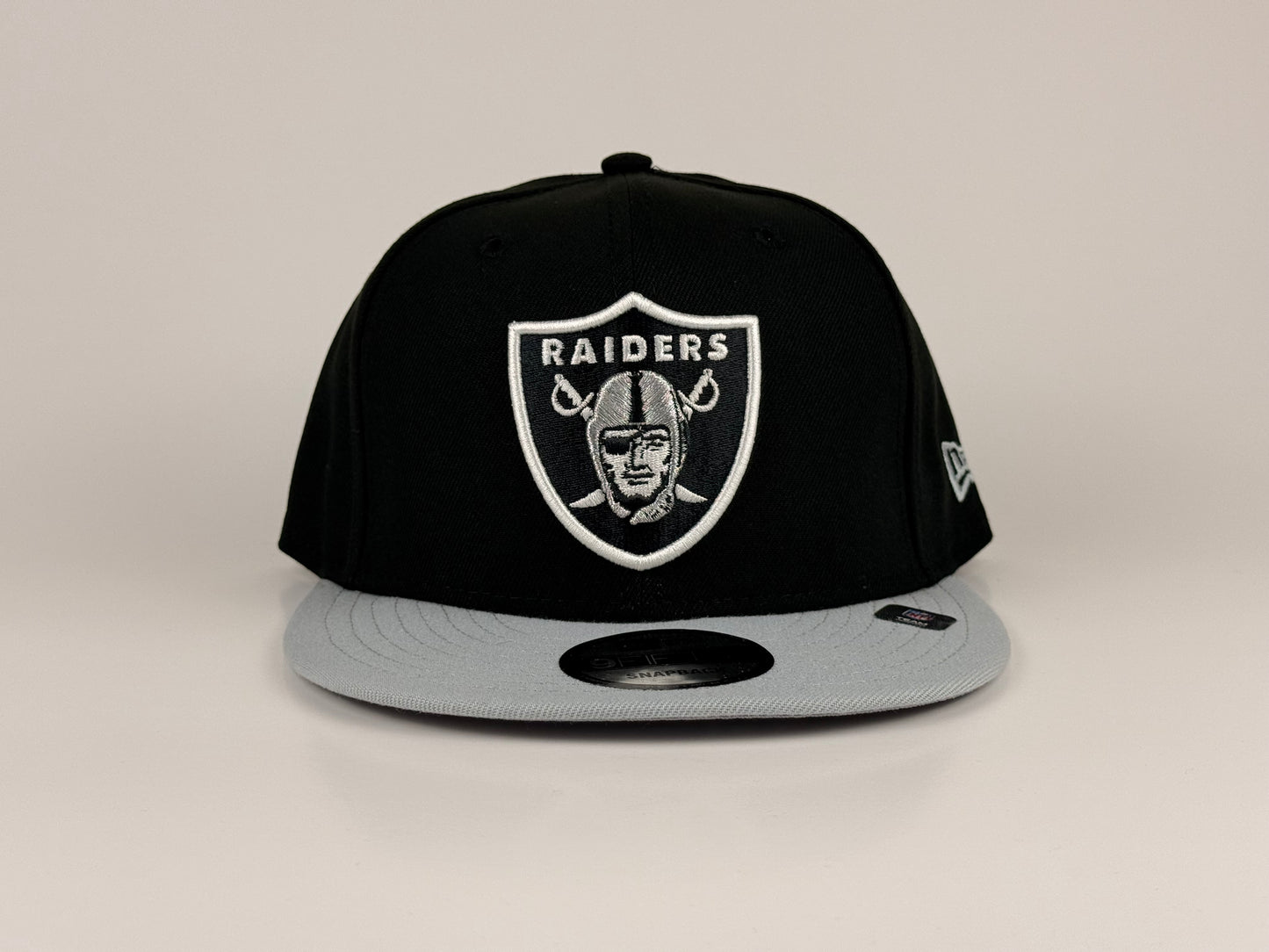 Las Vegas Raiders NFL New Era Cap 9FIFTY Snapback Hat Black Crown Gray Visor
